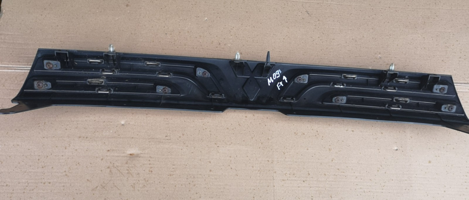 MITSUBISHI OUTLANDER 2.3 DiD 2013 MK3 FRONT BUMPER GRILL 7405A743 - Image 12