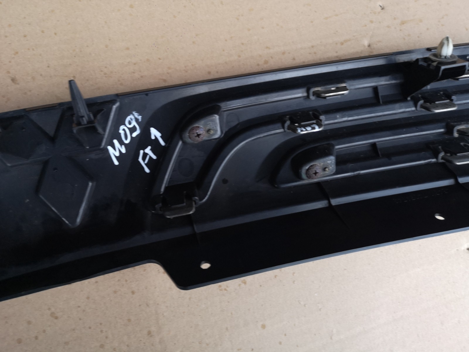 MITSUBISHI OUTLANDER 2.3 DiD 2013 MK3 FRONT BUMPER GRILL 7405A743 - Image 14