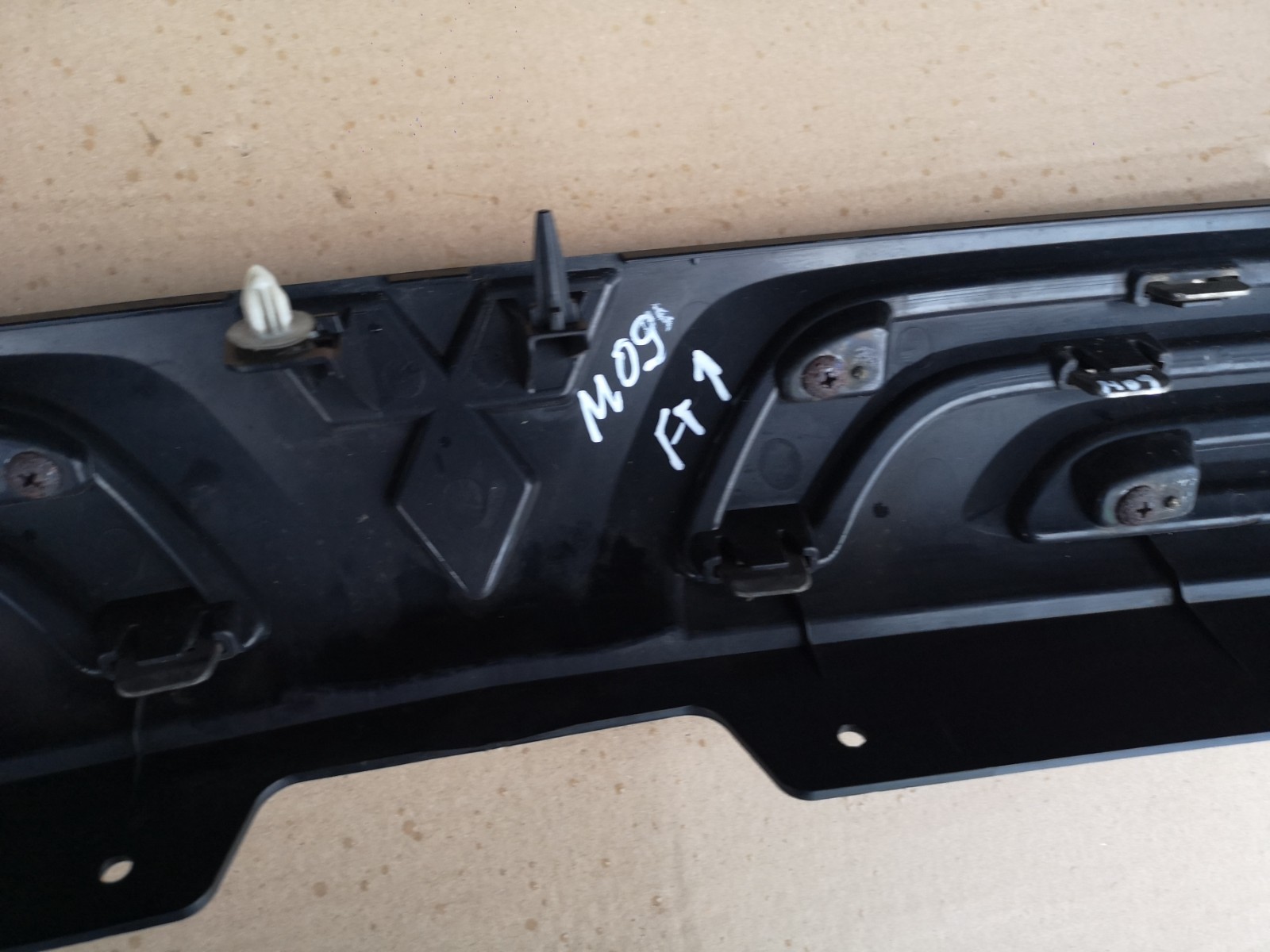 MITSUBISHI OUTLANDER 2.3 DiD 2013 MK3 FRONT BUMPER GRILL 7405A743 - Image 15