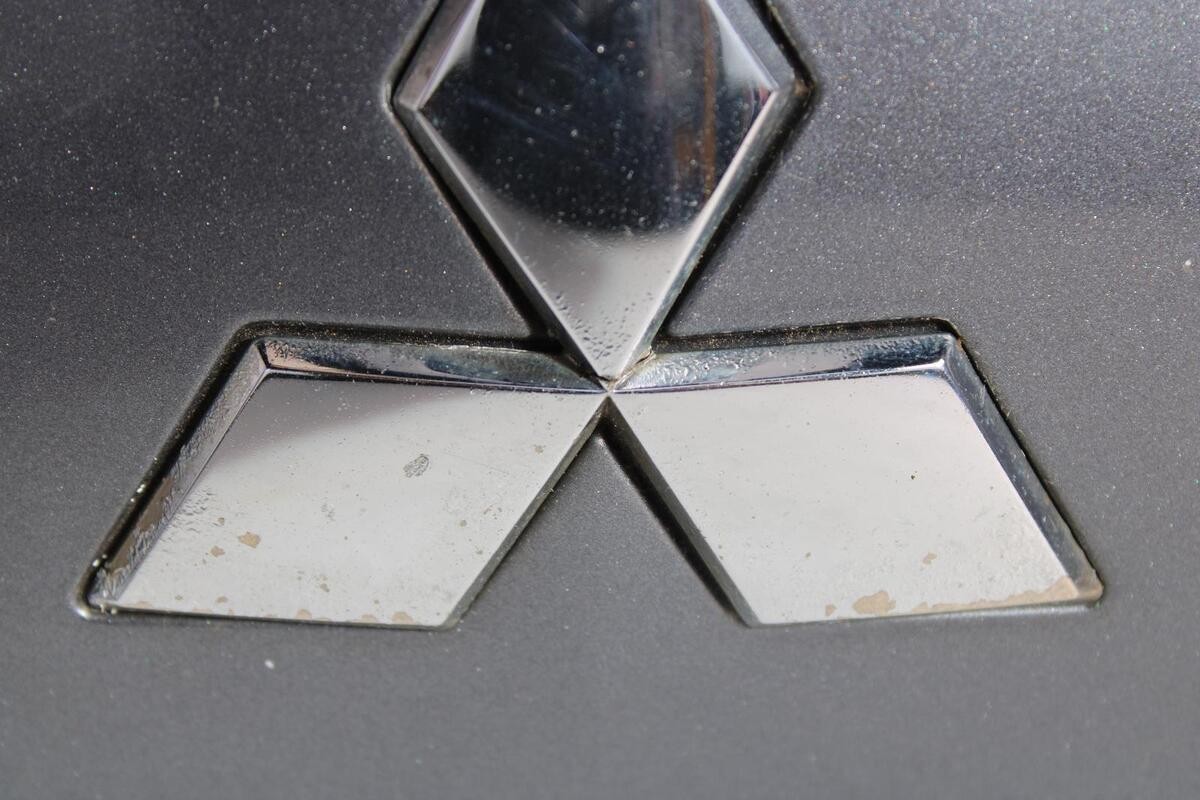 MITSUBISHI OUTLANDER GRILLE 2007-2010 02009923 - Image 2