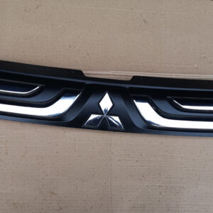 MITSUBISHI OUTLANDER 2.3 DiD 2013 MK3 FRONT BUMPER GRILL 7405A743