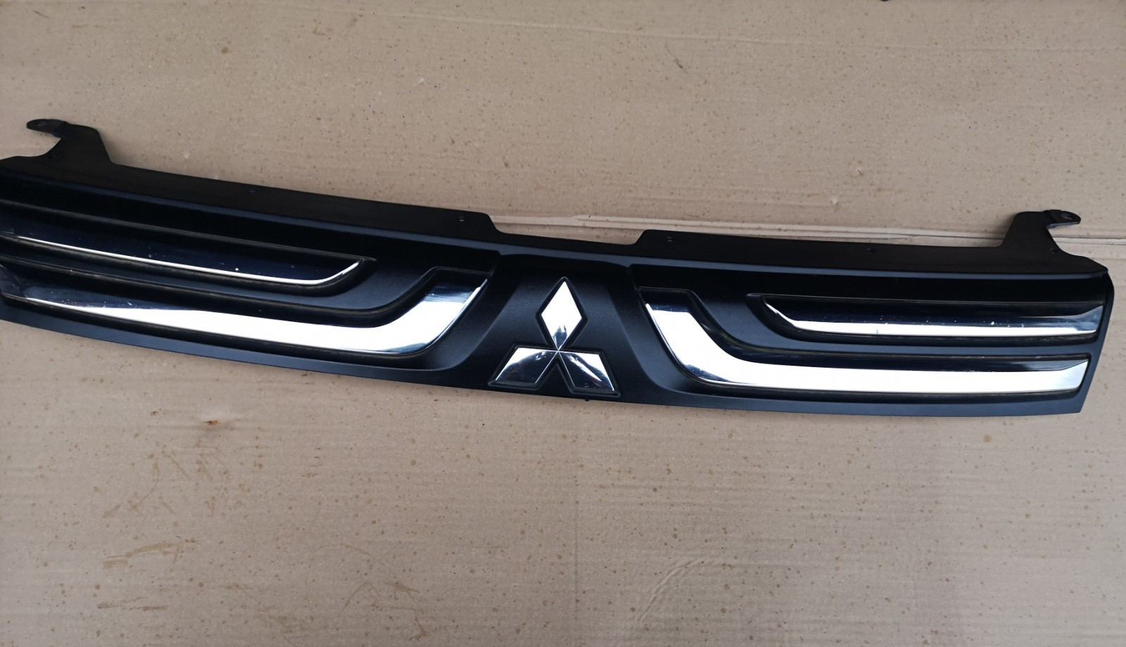 MITSUBISHI OUTLANDER 2.3 DiD 2013 MK3 FRONT BUMPER GRILL 7405A743