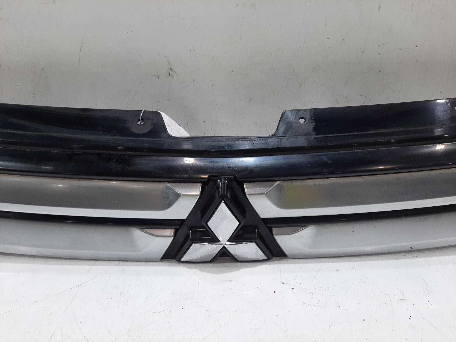 2014 MITSUBISHI OUTLANDER Mk3 5 Door SUV Front Centre Grille Grill - Image 4