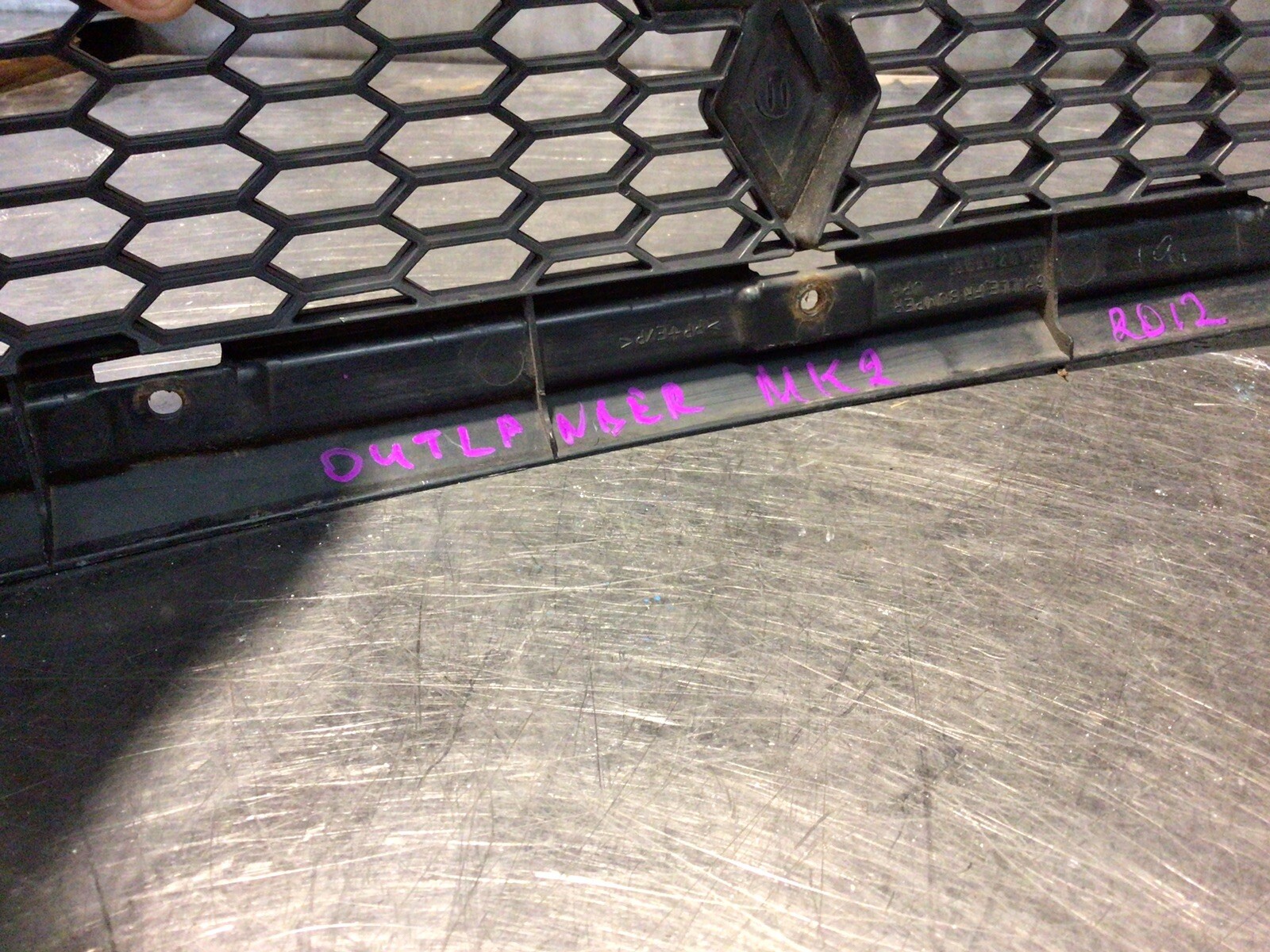 2010-2013 MITSUBISHI OUTLANDER MK2 FRONT BUMPER GRILL 6402A198 - Image 3