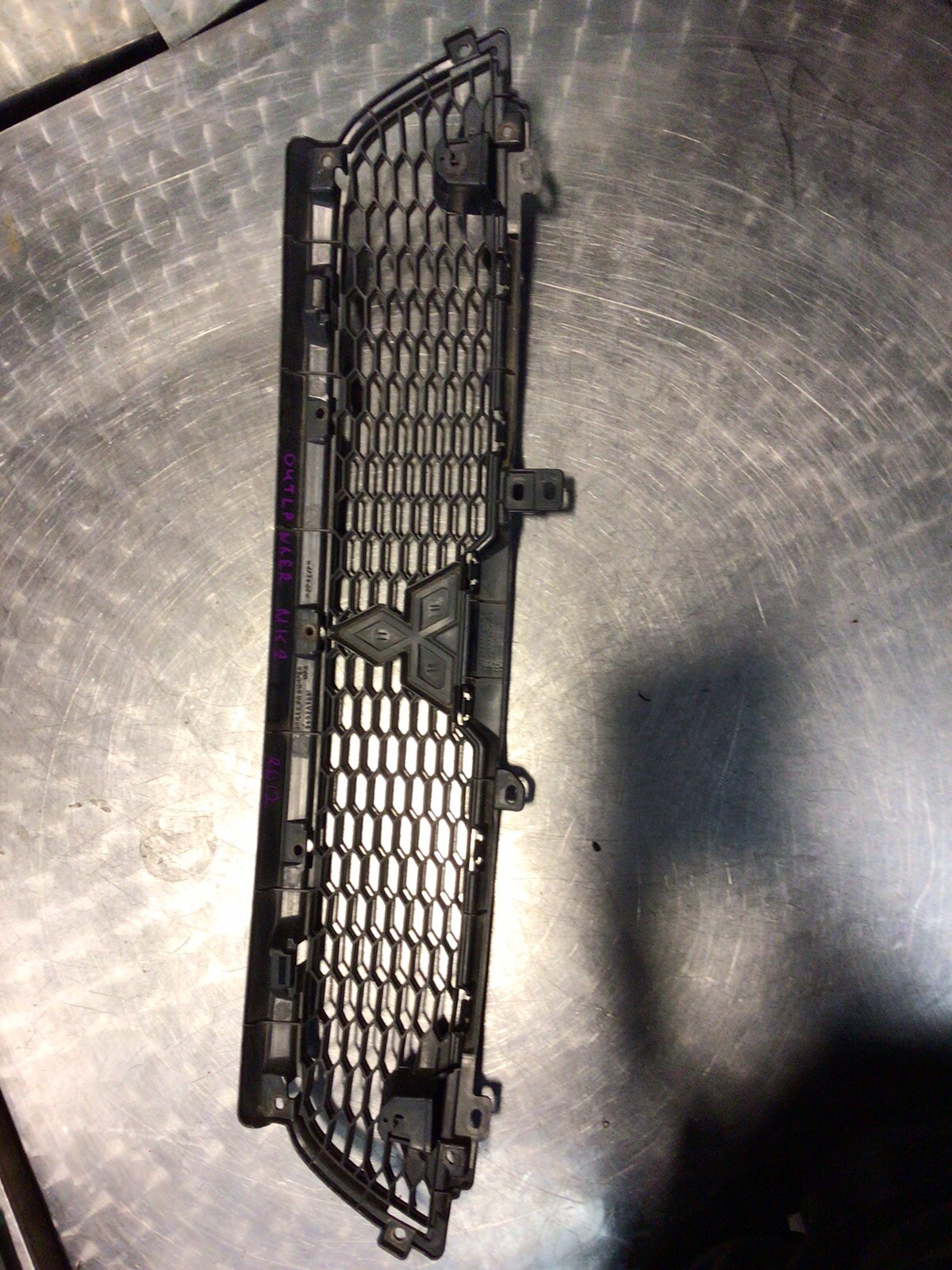 2010-2013 MITSUBISHI OUTLANDER MK2 FRONT BUMPER GRILL 6402A198 - Image 4