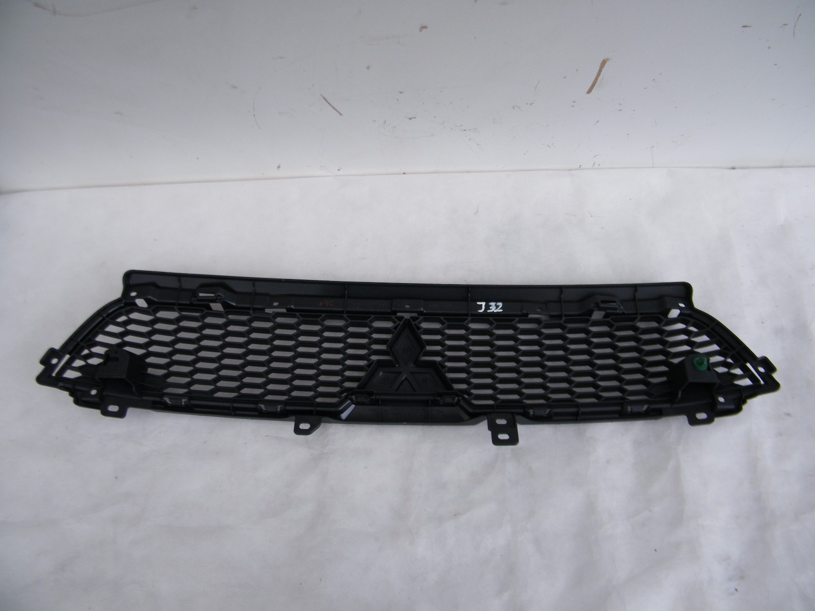 Mitsubishi Outlander 2010-2013 Upper Grille 6402A198 (J32) - Image 3