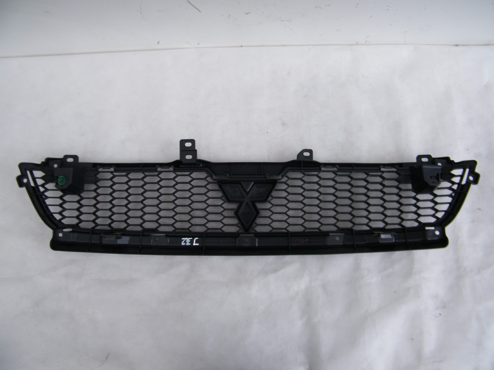 Mitsubishi Outlander 2010-2013 Upper Grille 6402A198 (J32) - Image 4