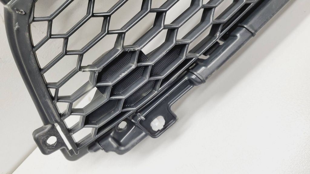 Mitsubishi Outlander 2010 Front bumper upper radiator grill 6402A198 SPS7914 - Image 2