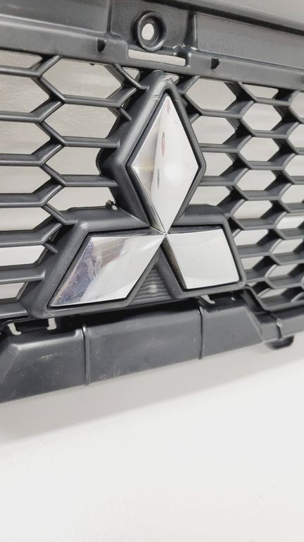 Mitsubishi Outlander 2010 Front bumper upper radiator grill 6402A198 SPS7914 - Image 4