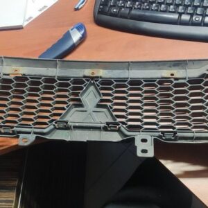 Mitsubishi Outlander 2011 Front bumper upper radiator grill 6402A198 UMI2260