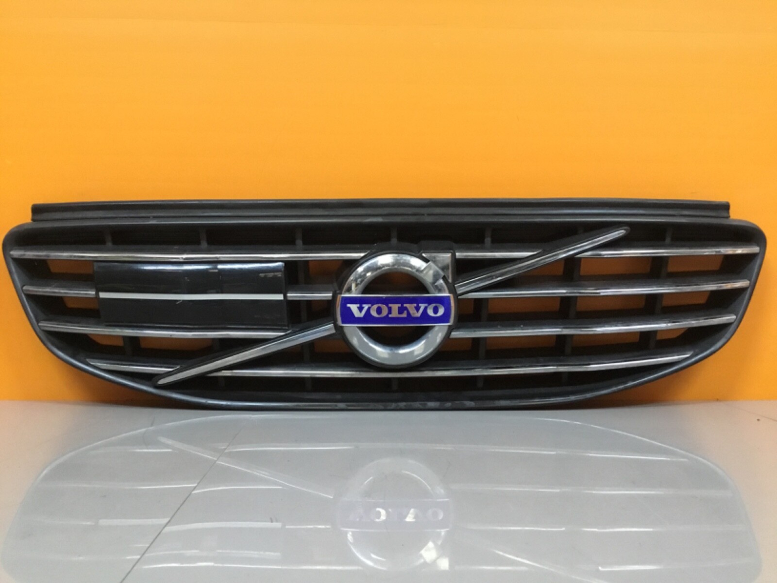 +Volvo xc60 2014-18 genuine FRONT Centre grille - Image 2