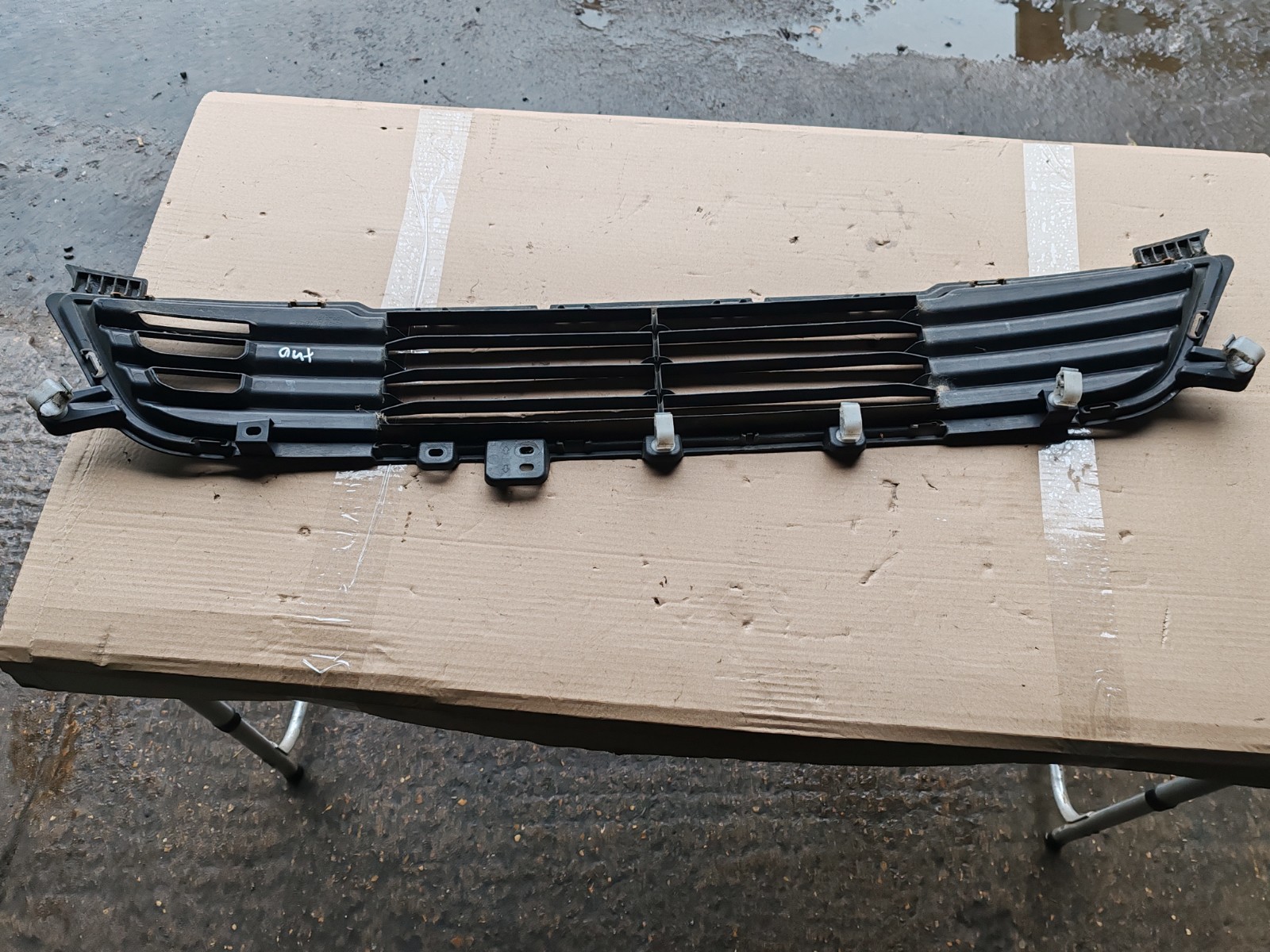 MITSUBISHI OUTLANDER MK3 FRONT BUMPER LOWER GRILLE 6402A233 2013 - Image 2