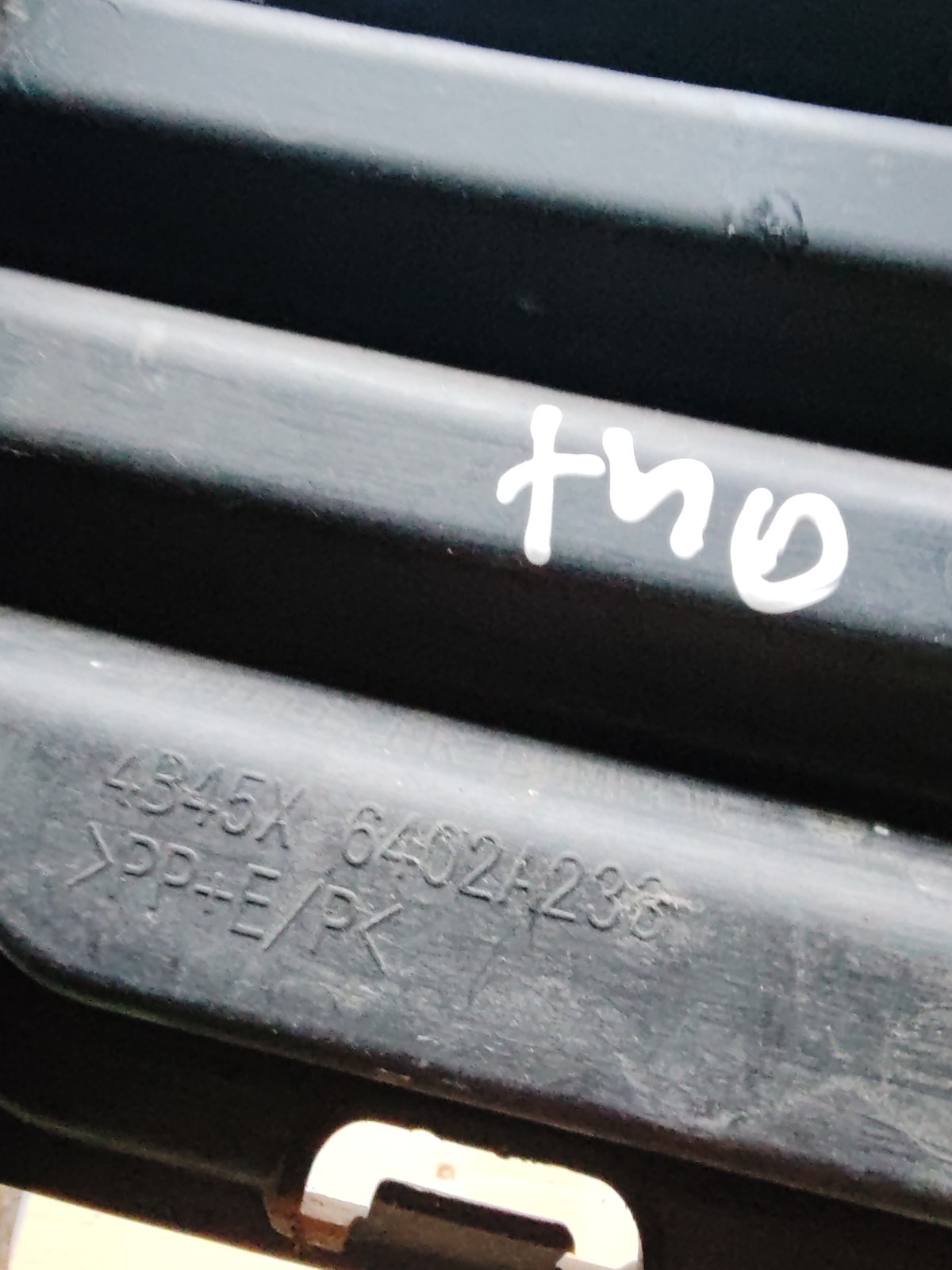 MITSUBISHI OUTLANDER MK3 FRONT BUMPER LOWER GRILLE 6402A233 2013 - Image 3