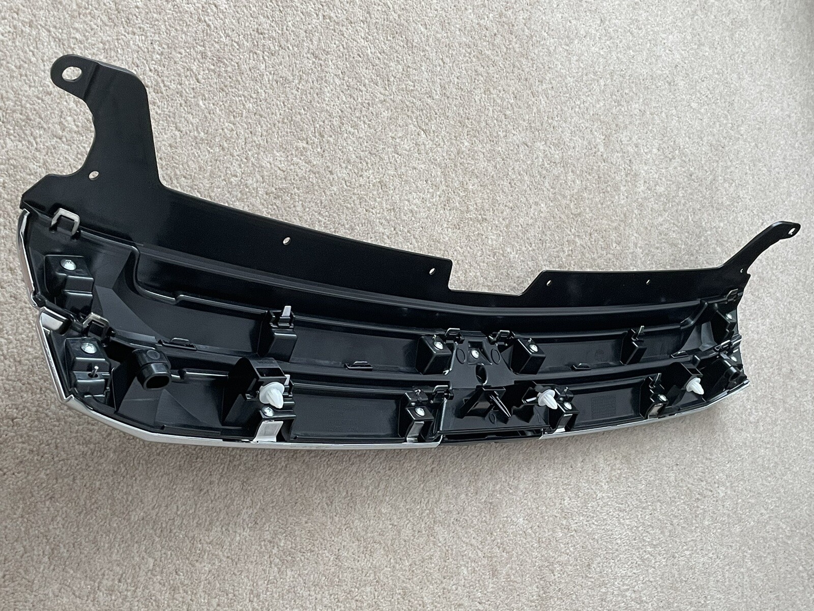 Genuine Mitsubishi Outlander Front Grill 2013- 2015 - Image 6