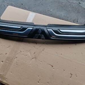 2013 MITSUBISHI OUTLANDER FRONT GRILL. 7405A743