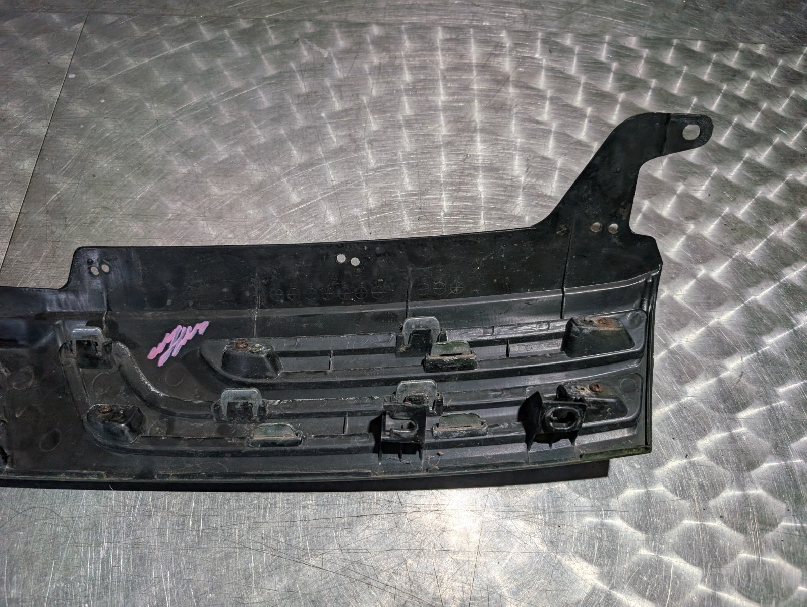 MITSUBISHI OUTLANDER MK3 RADIATOR BUMPER GRILLE WITH LOGO CENTRE MIDDLE 2013 - Image 7