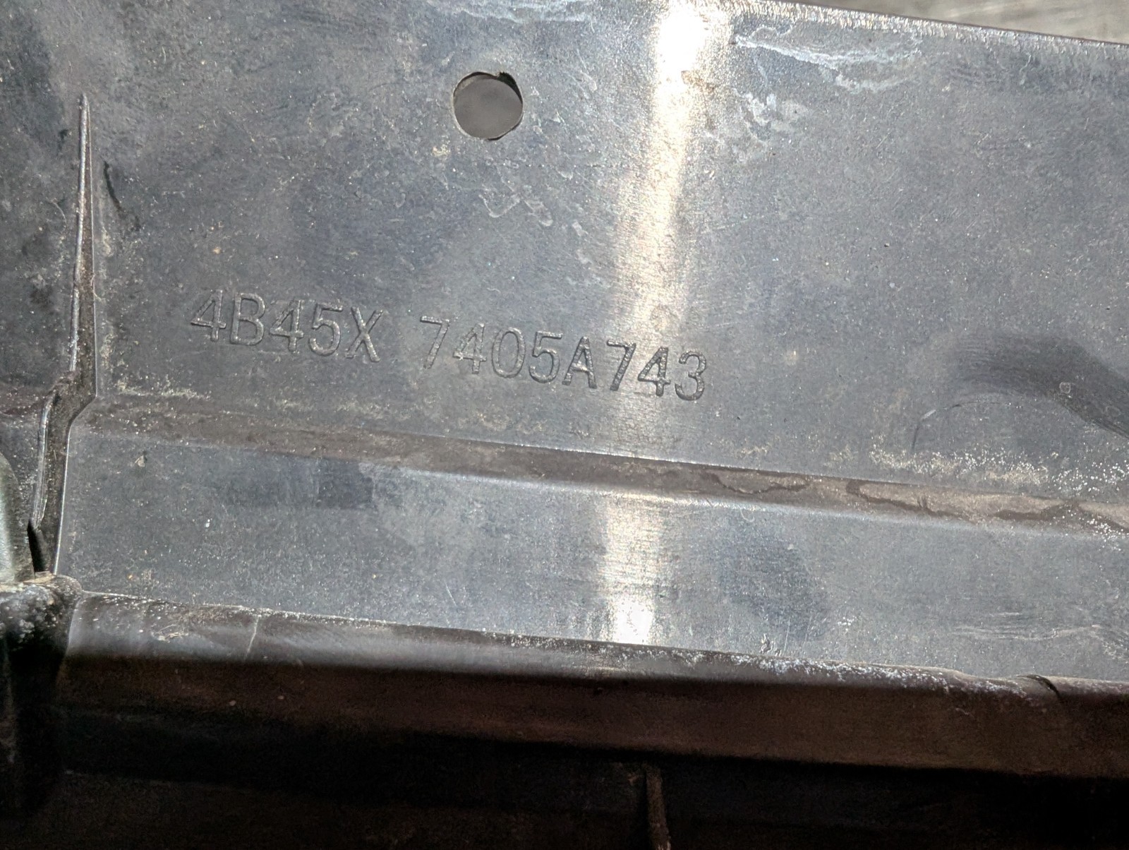 MITSUBISHI OUTLANDER MK3 RADIATOR BUMPER GRILLE WITH LOGO CENTRE MIDDLE 2013 - Image 8