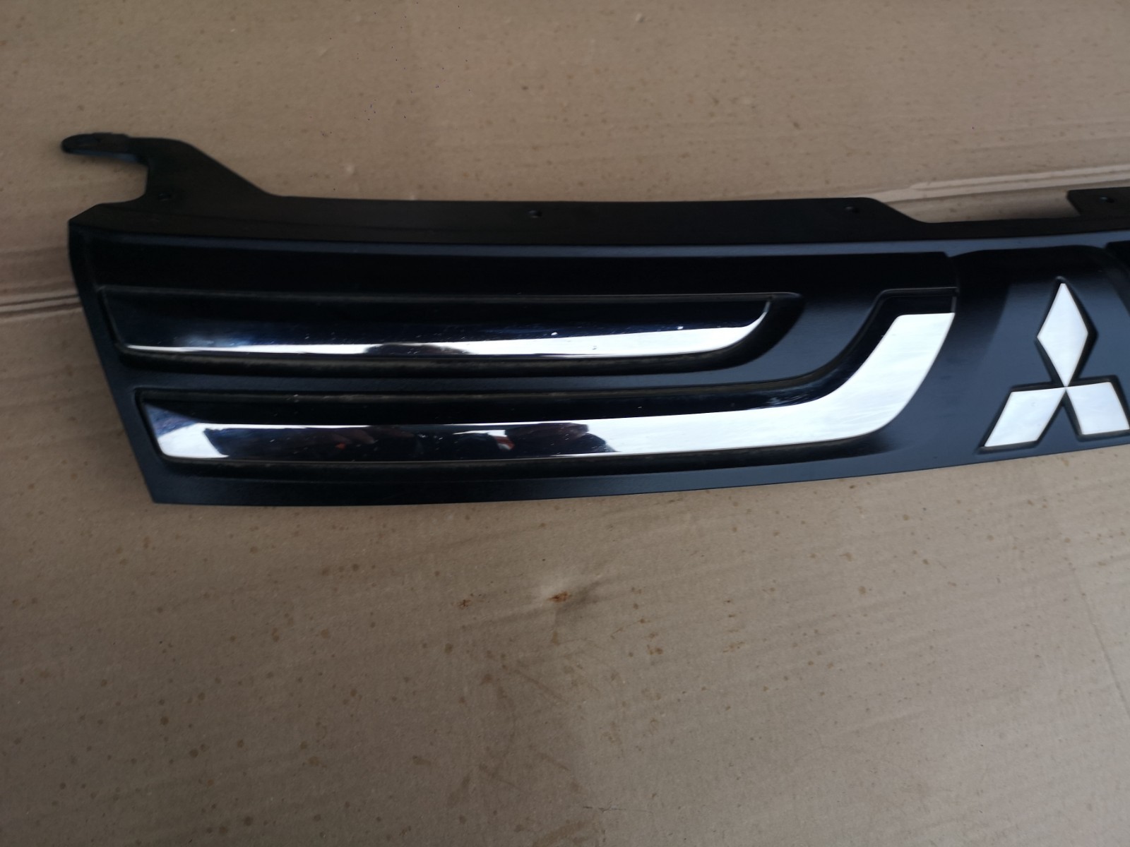 MITSUBISHI OUTLANDER 2.3 DiD 2013 MK3 FRONT BUMPER GRILL 7405A743 - Image 11
