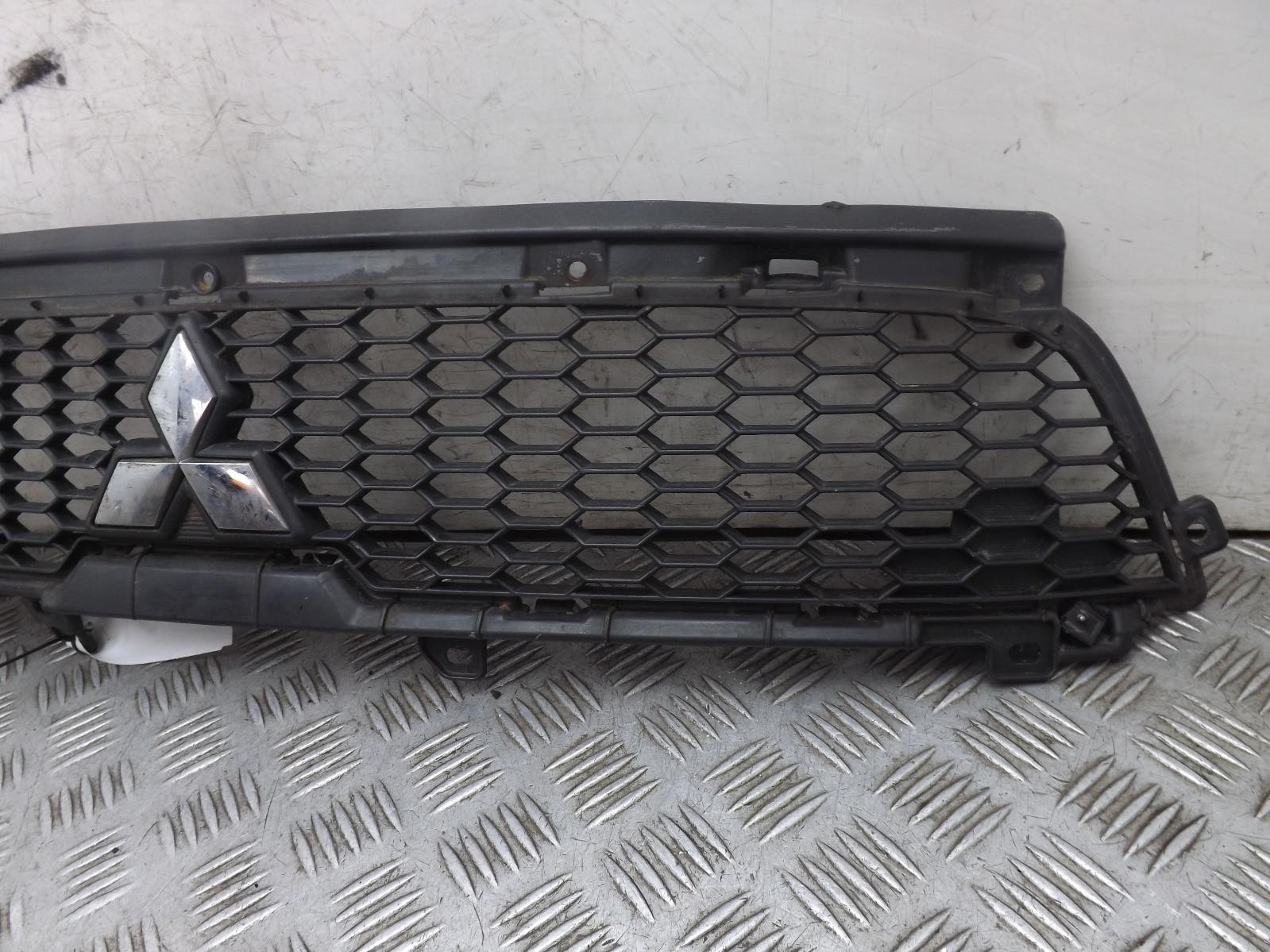 Mitsubishi Outlander Bumper Grille 6402A198 Mk2 2010-2013H - Image 3