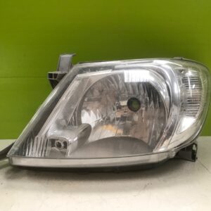 *Toyota Hilux  2011 - genuine passenger  side headlight