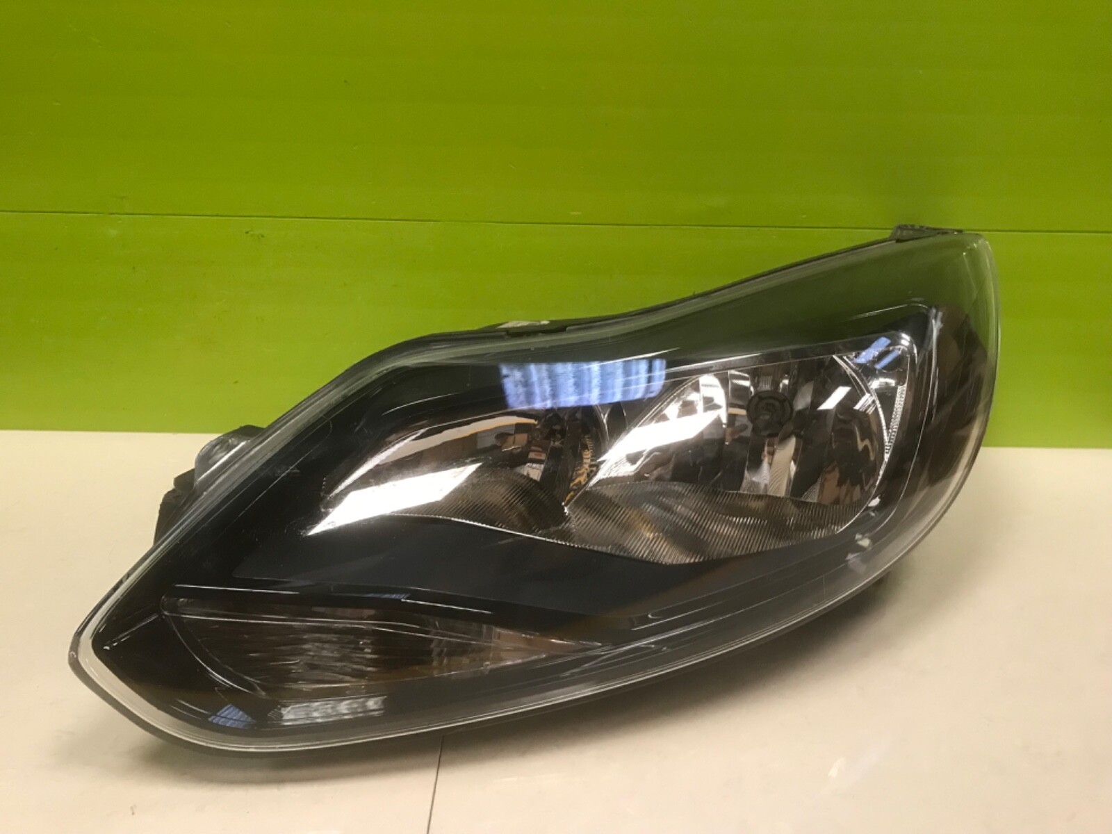 Ford focus 2011-13 Genuine pair headlights - Image 3