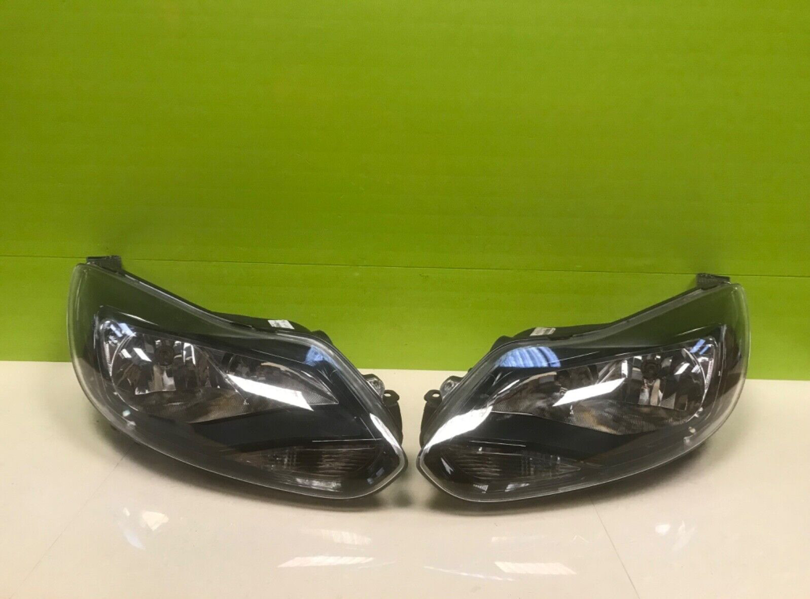 Ford focus 2011-13 Genuine pair headlights