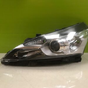 Toyota verso 2012-  genuine passenger side headlight