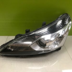 Toyota verso 2012-  genuine passenger side headlight
