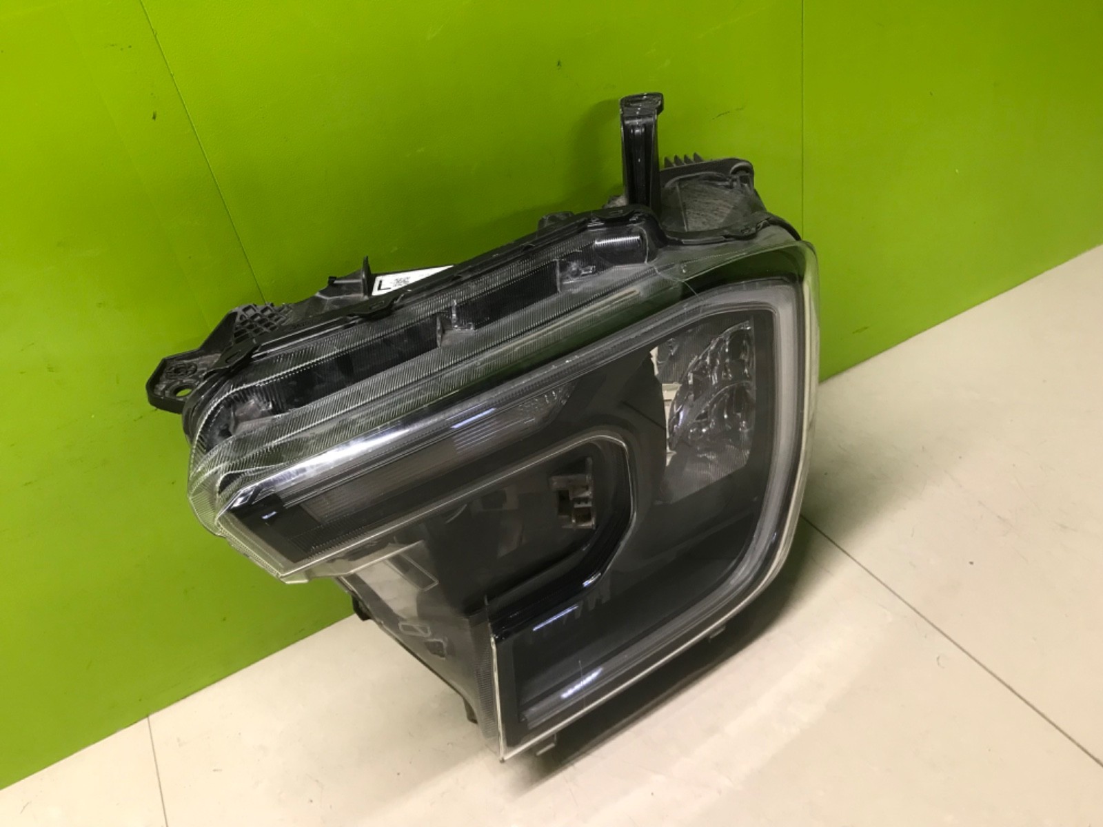 Ford Ranger 2024- genuine passenger led headlight - Image 2