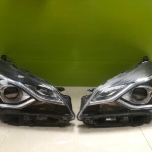 Toyota yaris 2017- genuine pair  headlights