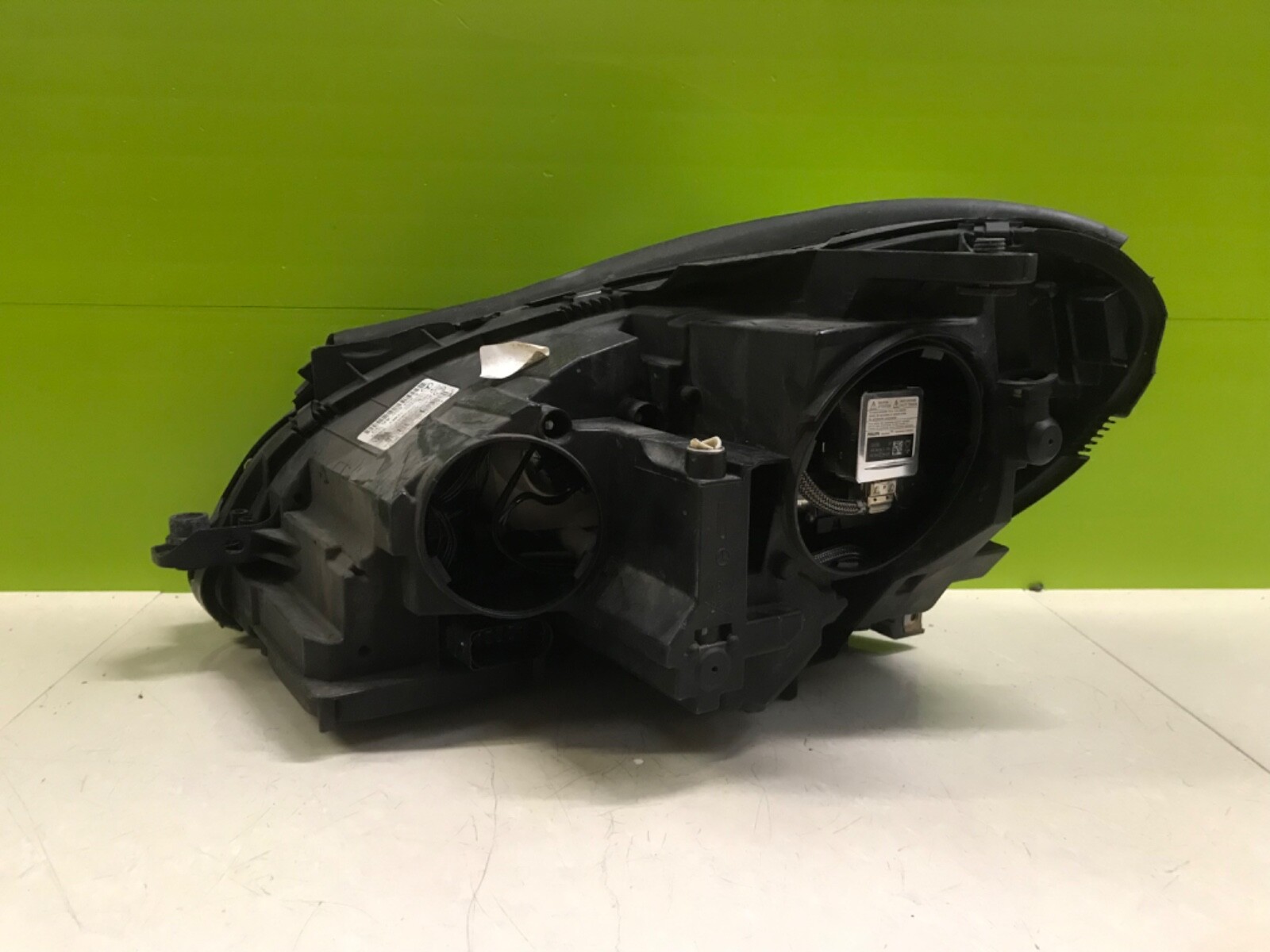 Mercedes c class w204 2011- 15 genuine headlight xenon a2048204639 - Image 3