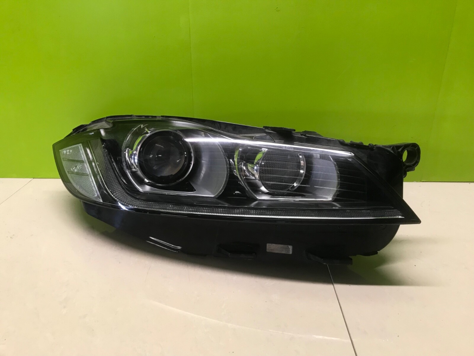 Jaguar f-pace 2015-19 Genuine xenon pair Headlights - Image 2