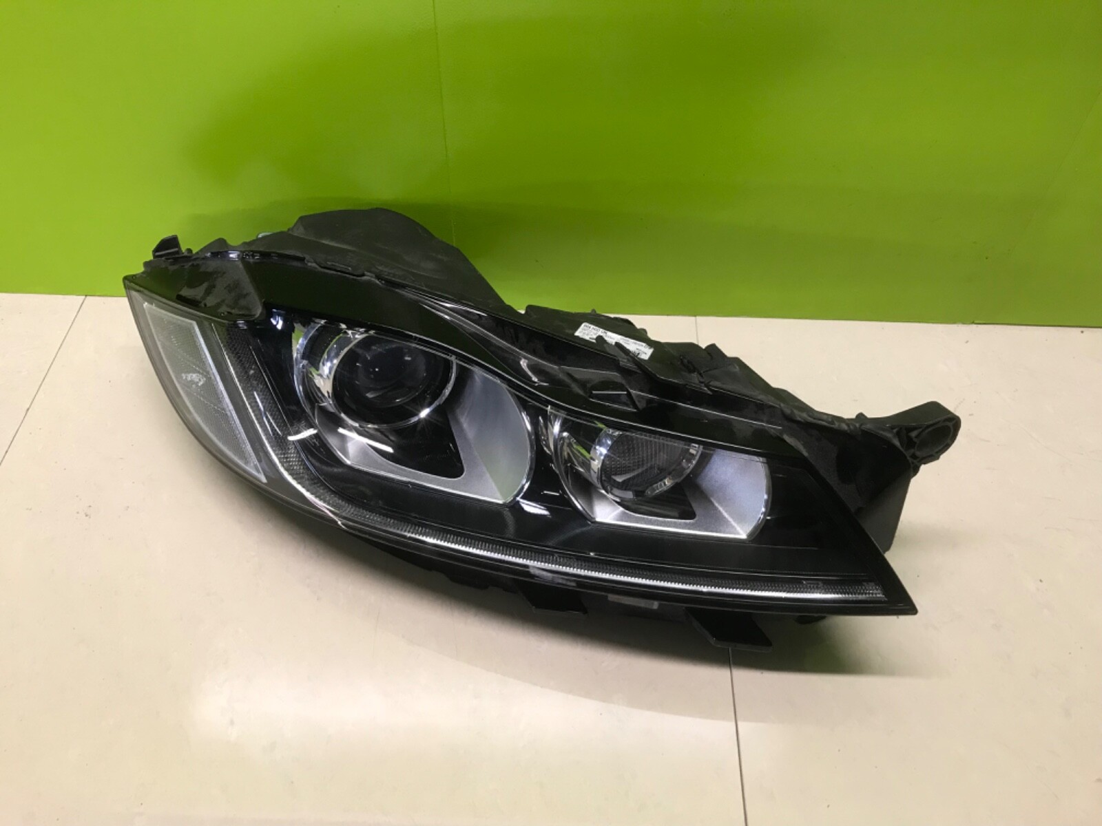 Jaguar f-pace 2015-19 Genuine xenon pair Headlights - Image 3