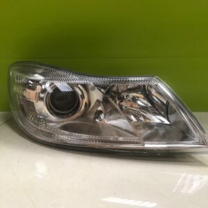 Skoda octavia 2009-13  genuine  driver headlight