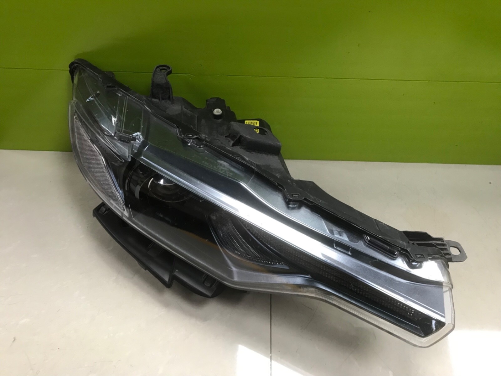 Maserati levante 2016-23 Genuine pair led headlights - Image 3