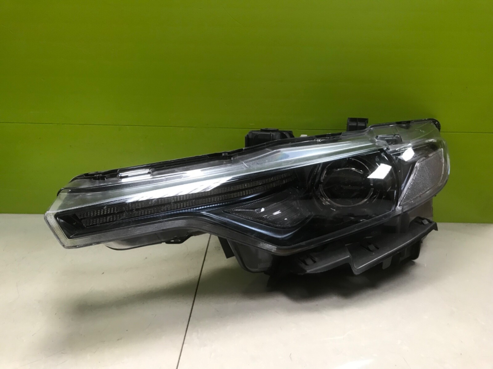 Maserati levante 2016-23 Genuine pair led headlights - Image 4