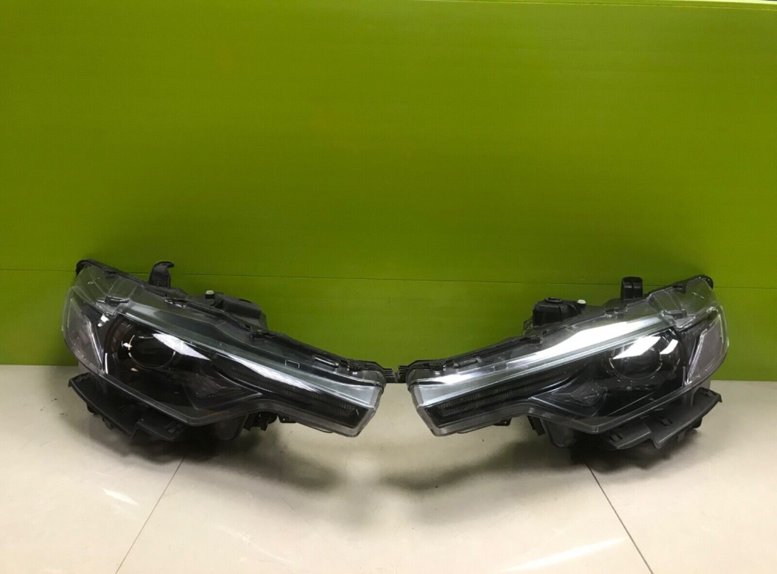 Maserati levante 2016-23 Genuine pair led headlights
