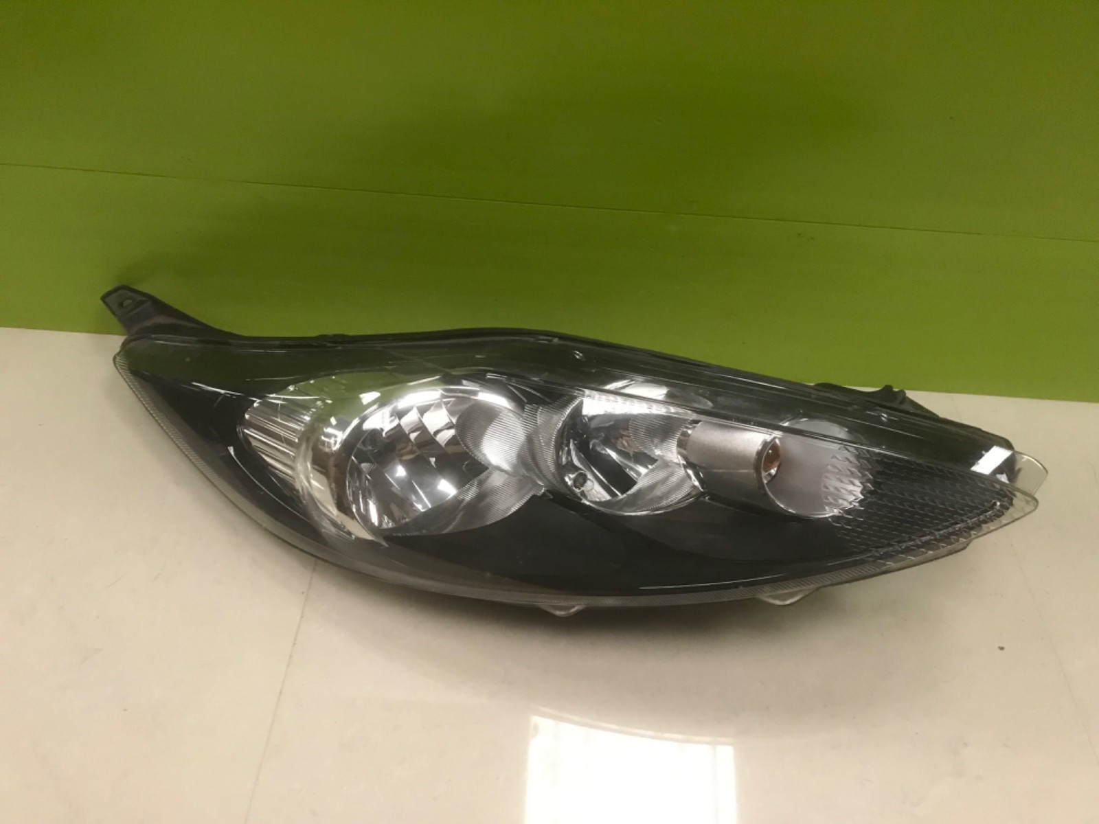 Ford fiesta 2008-12 genuine driver side halogen Headlight - Image 2