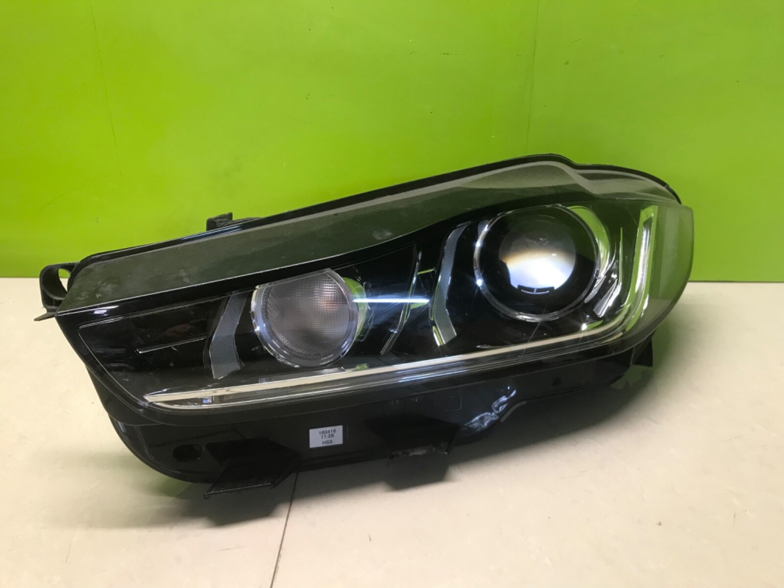Jaguar Xe 2015-19 genuine xenon headlights pair - Image 3
