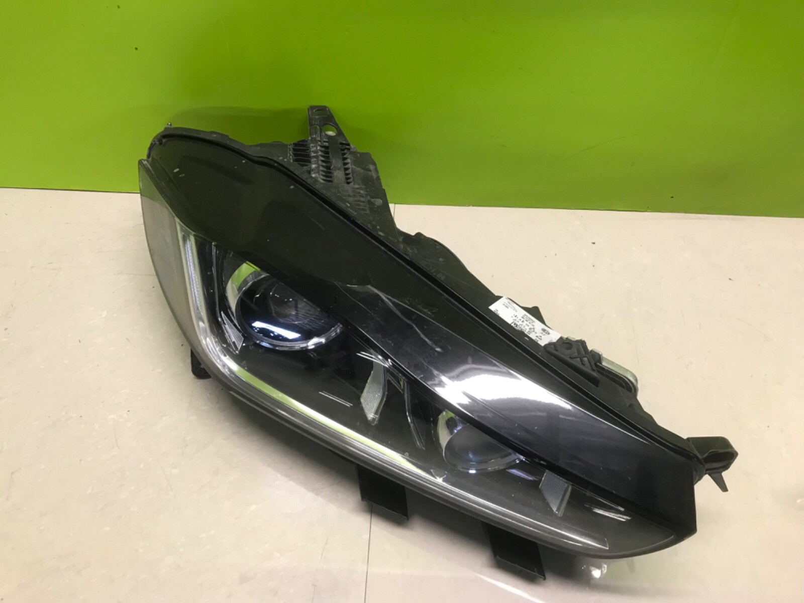 Jaguar Xe 2015-19 genuine xenon headlights pair - Image 4