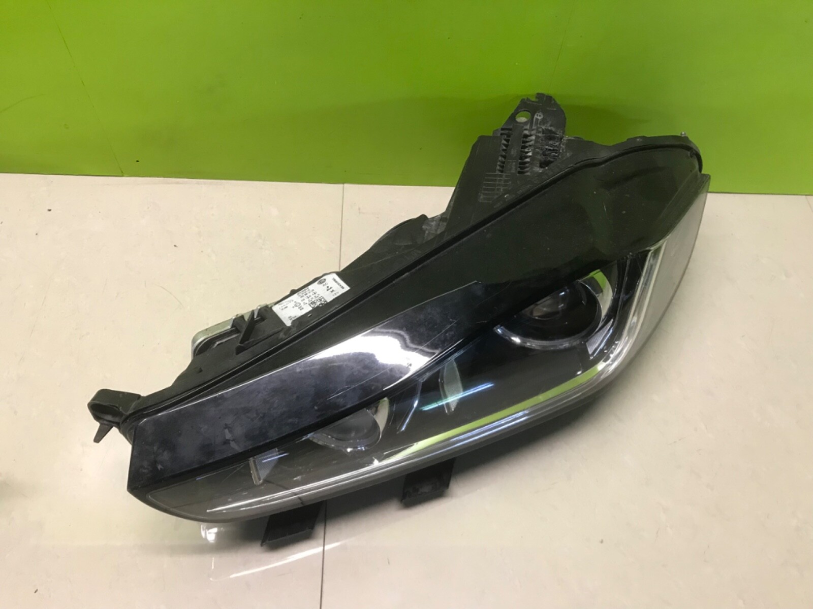 Jaguar Xe 2015-19 genuine xenon headlights pair - Image 5