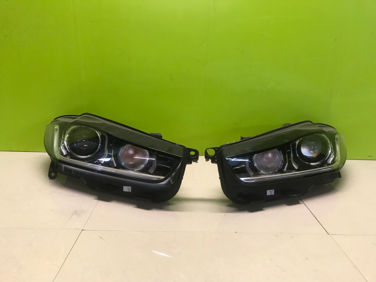 Jaguar Xe 2015-19 genuine xenon headlights pair