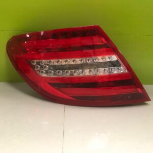 Mercedes c class  amg 2011-15 genuine rear passenger light led a2048205464