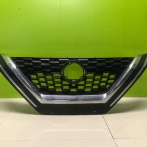 Nissan  qashqai 2021- Genuine  front bumper centre badge grille 62310 6ua